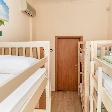 Globus Lipki Hostel Kiev Bagian luar foto