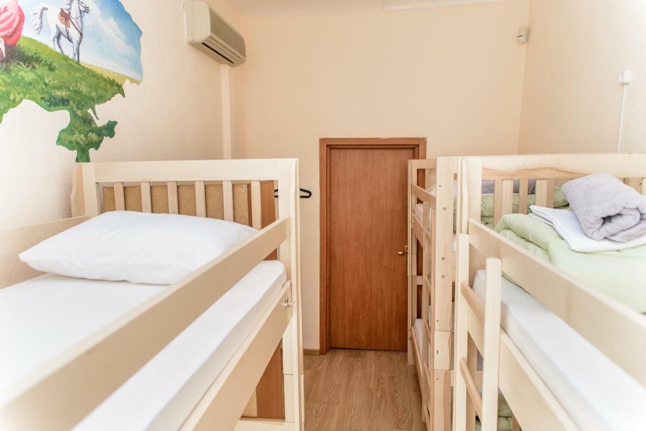 Globus Lipki Hostel Kiev Bagian luar foto