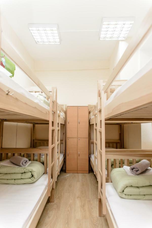 Globus Lipki Hostel Kiev Bagian luar foto