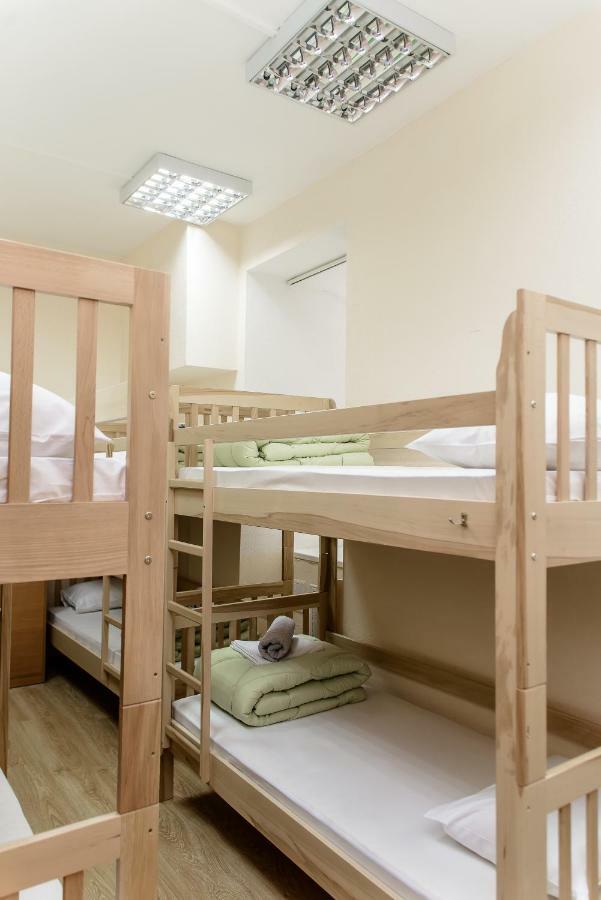 Globus Lipki Hostel Kiev Bagian luar foto