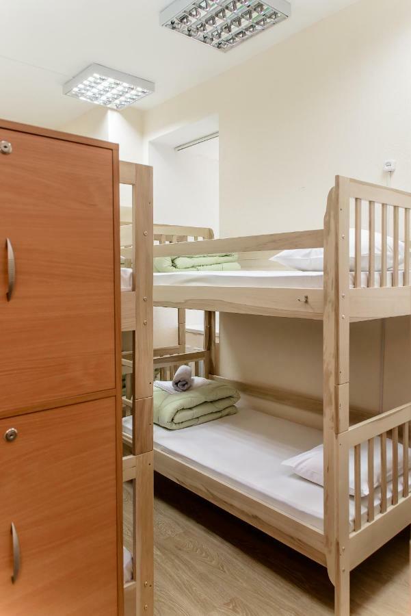 Globus Lipki Hostel Kiev Bagian luar foto