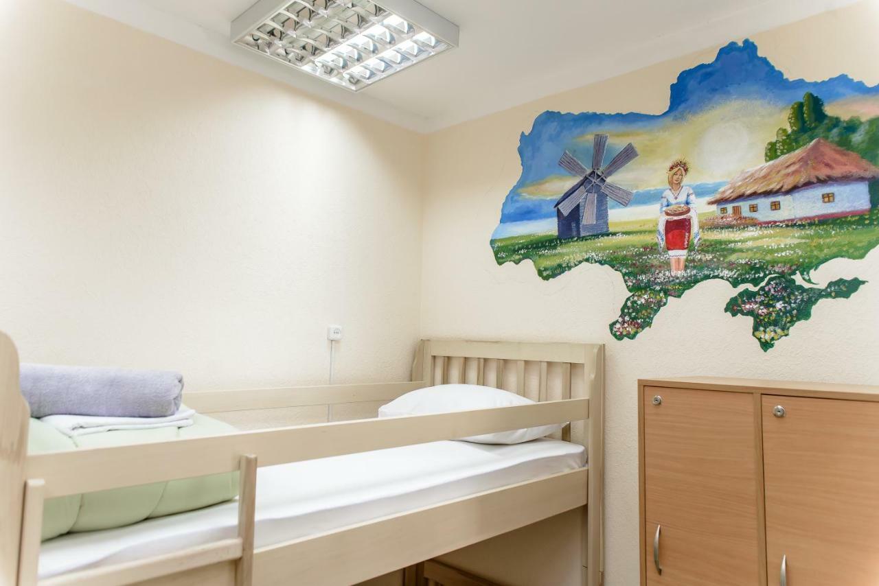 Globus Lipki Hostel Kiev Bagian luar foto
