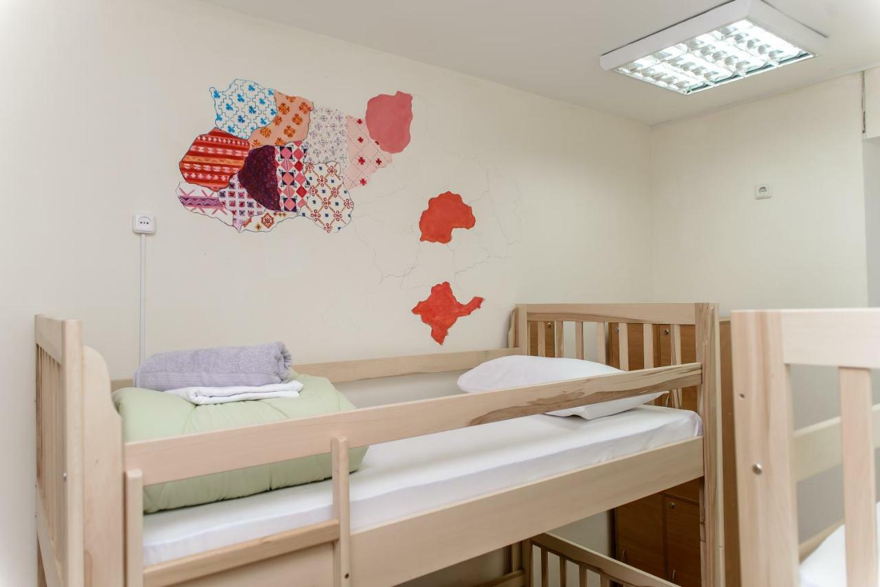 Globus Lipki Hostel Kiev Bagian luar foto