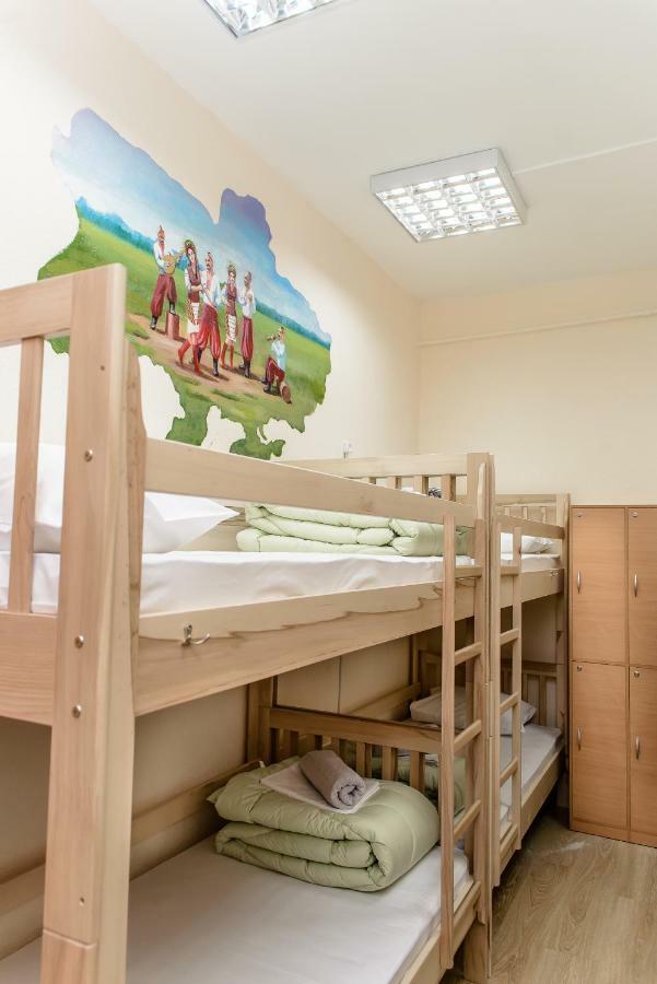 Globus Lipki Hostel Kiev Bagian luar foto