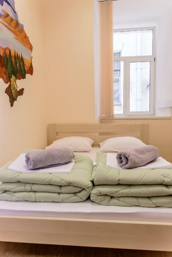 Globus Lipki Hostel Kiev Bagian luar foto