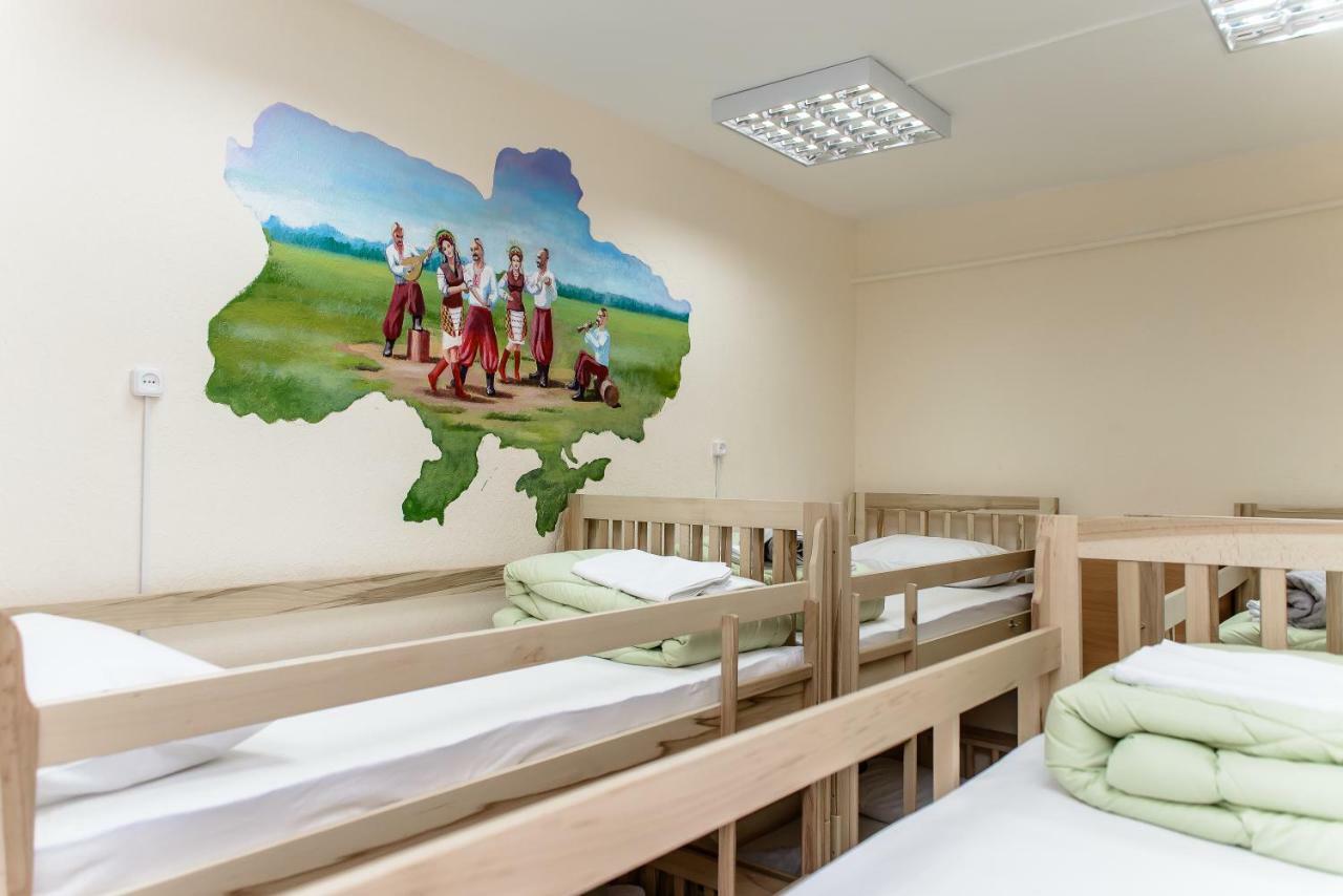 Globus Lipki Hostel Kiev Bagian luar foto