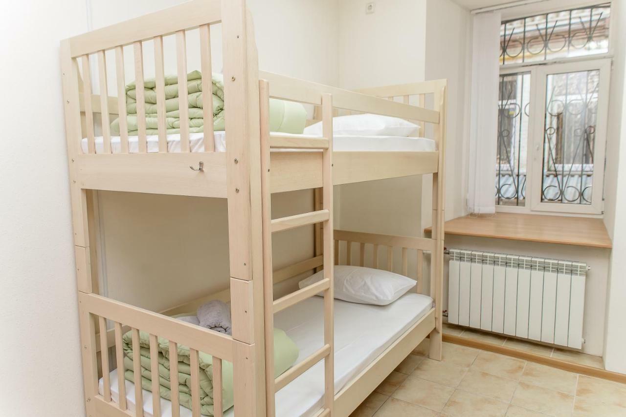 Globus Lipki Hostel Kiev Bagian luar foto