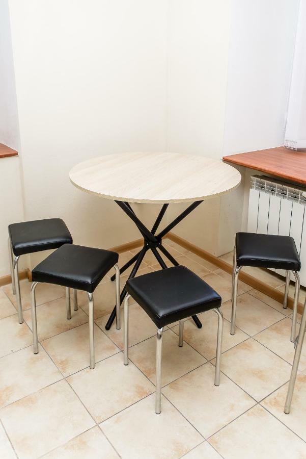 Globus Lipki Hostel Kiev Bagian luar foto