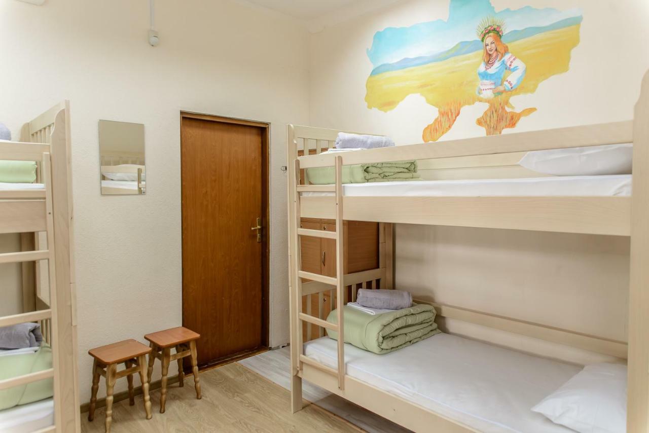 Globus Lipki Hostel Kiev Bagian luar foto