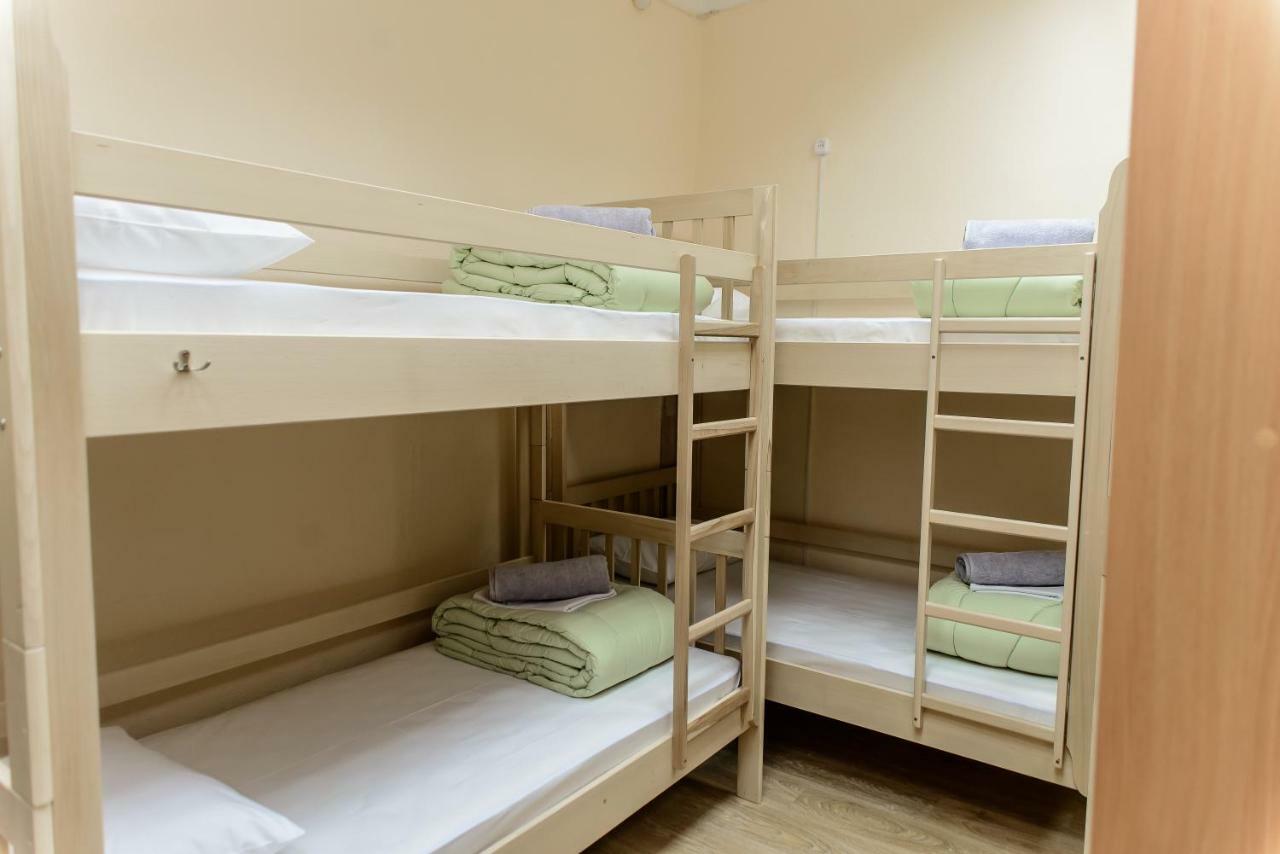 Globus Lipki Hostel Kiev Bagian luar foto