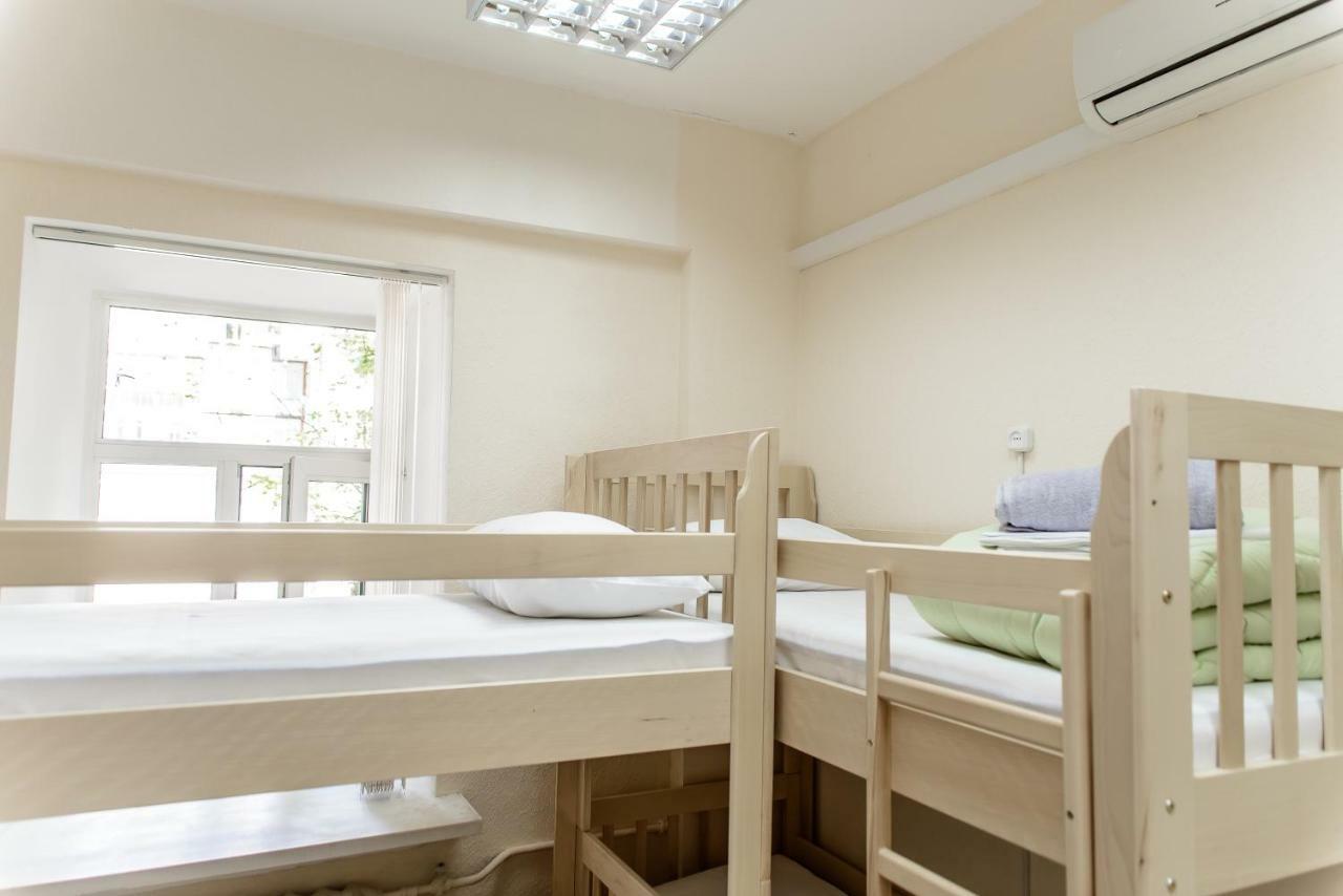 Globus Lipki Hostel Kiev Bagian luar foto
