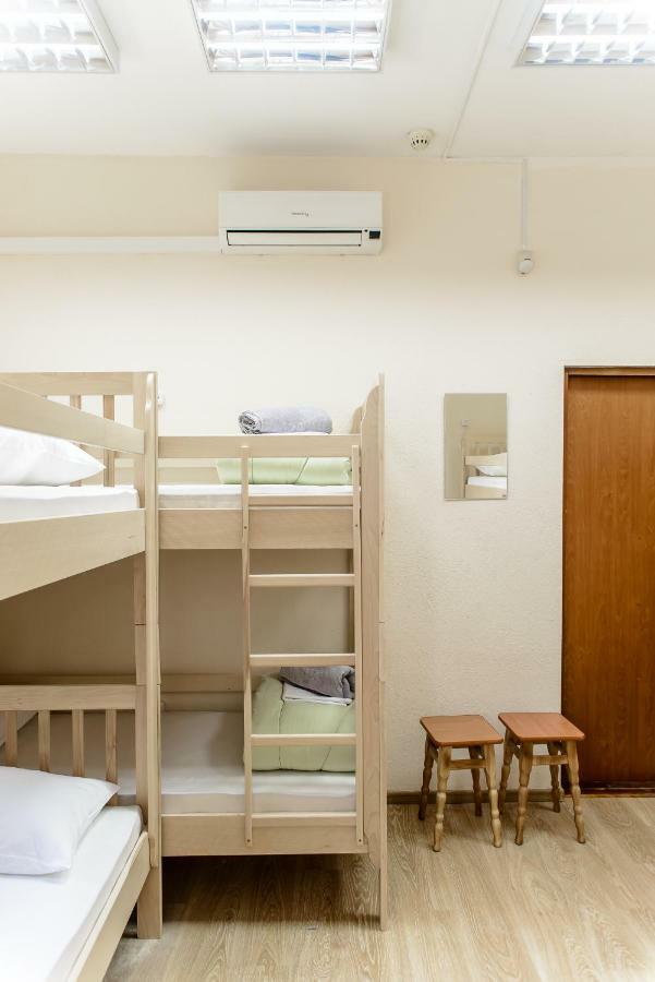 Globus Lipki Hostel Kiev Bagian luar foto