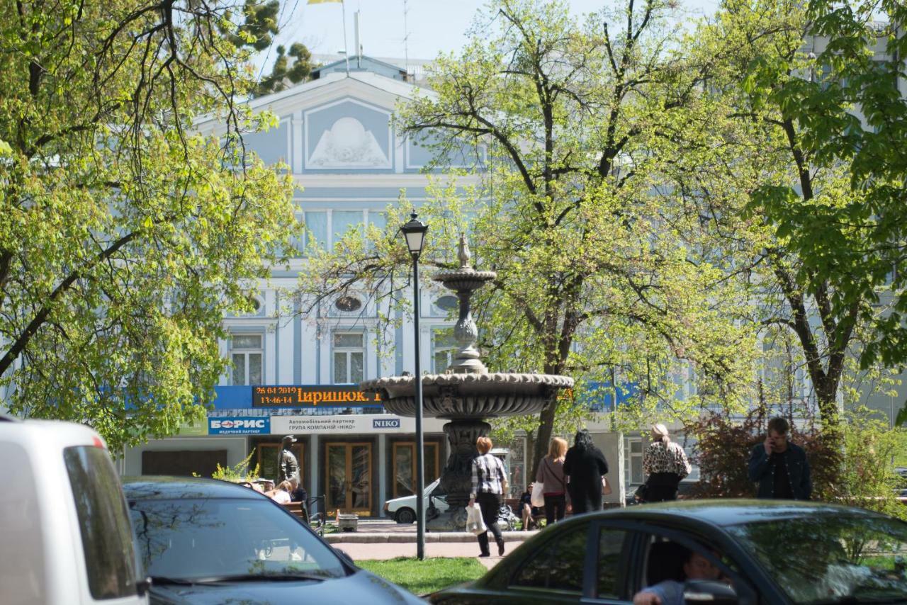 Globus Lipki Hostel Kiev Bagian luar foto