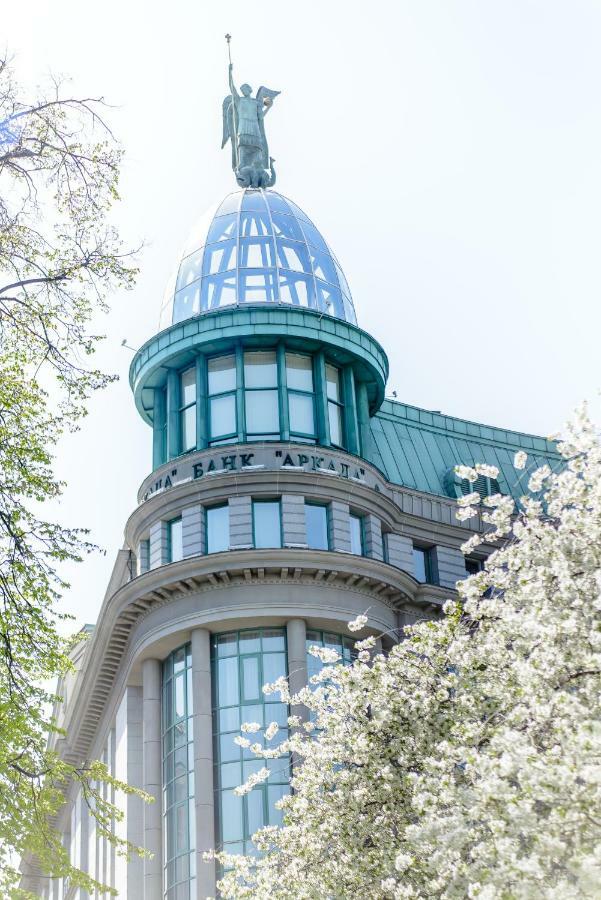 Globus Lipki Hostel Kiev Bagian luar foto