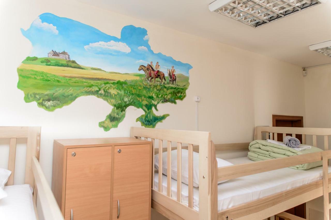 Globus Lipki Hostel Kiev Bagian luar foto