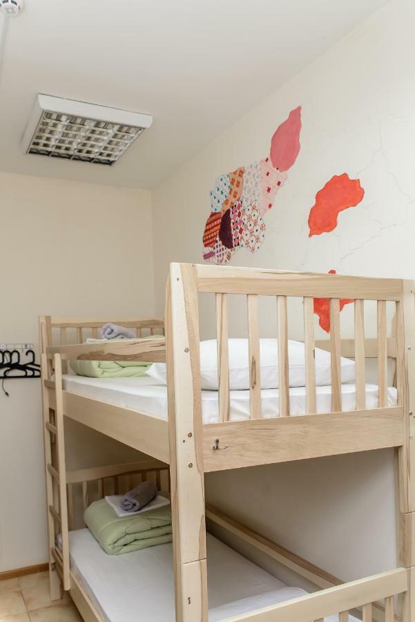 Globus Lipki Hostel Kiev Bagian luar foto
