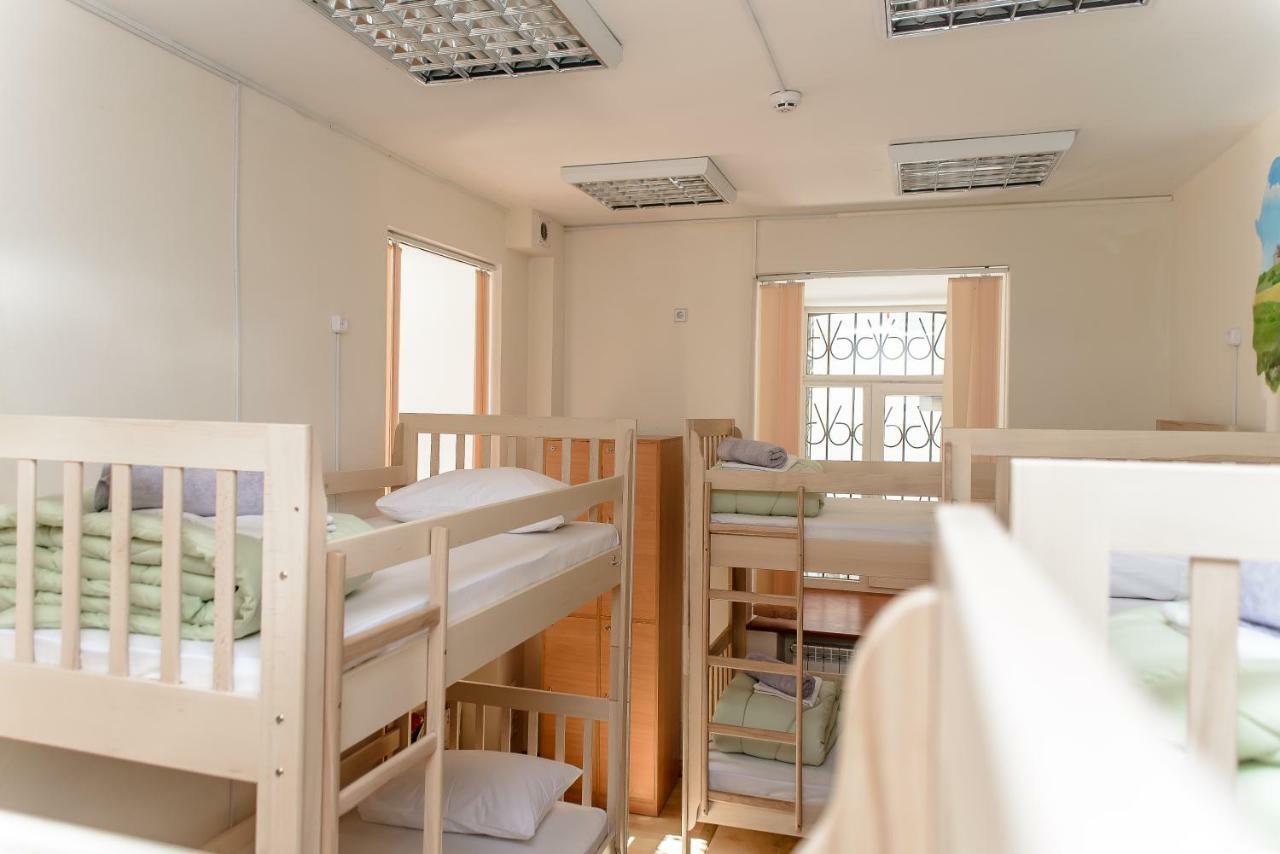 Globus Lipki Hostel Kiev Bagian luar foto