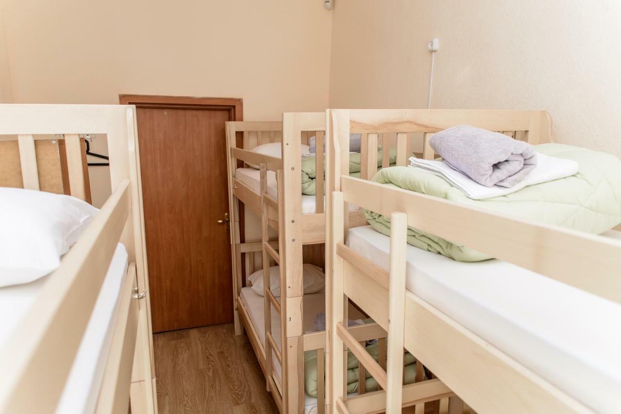 Globus Lipki Hostel Kiev Bagian luar foto