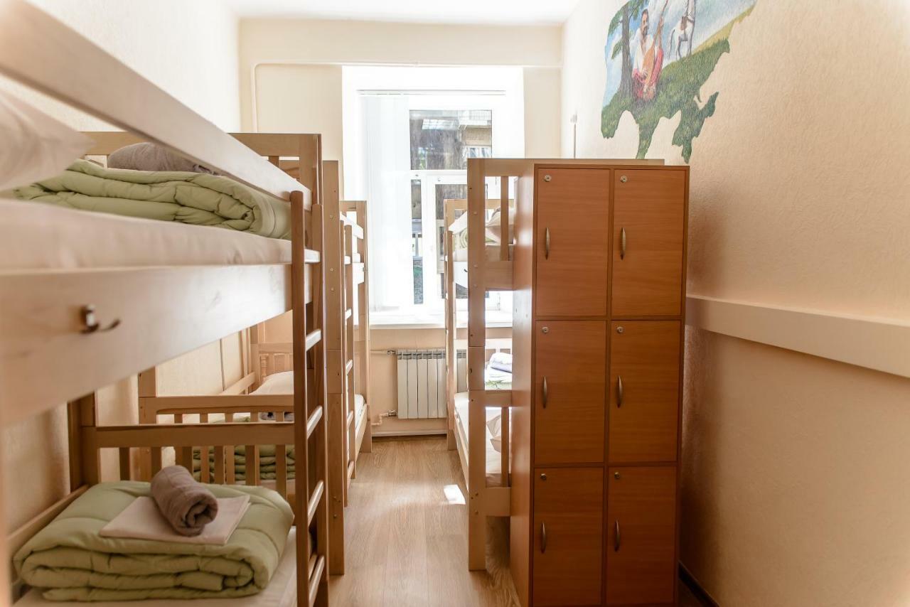 Globus Lipki Hostel Kiev Bagian luar foto