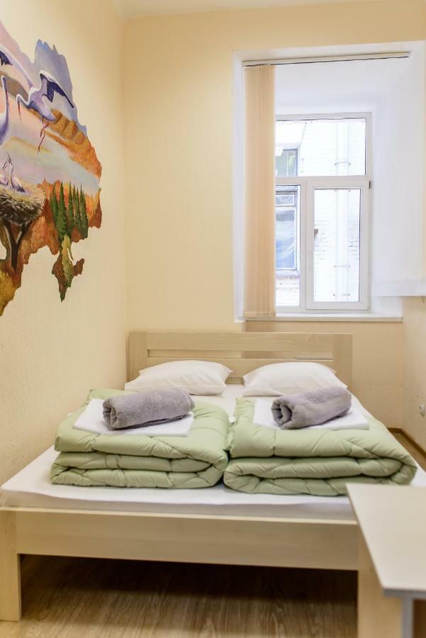 Globus Lipki Hostel Kiev Bagian luar foto
