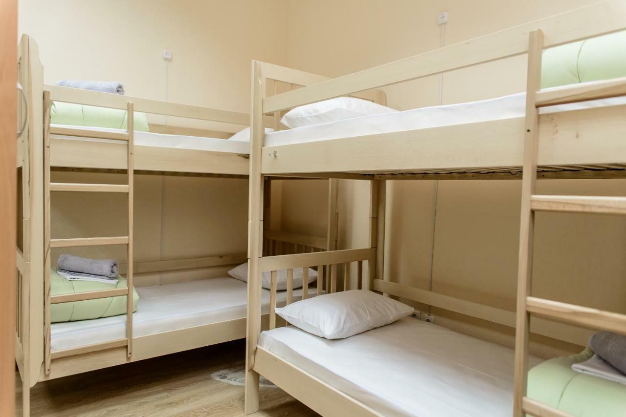 Globus Lipki Hostel Kiev Bagian luar foto