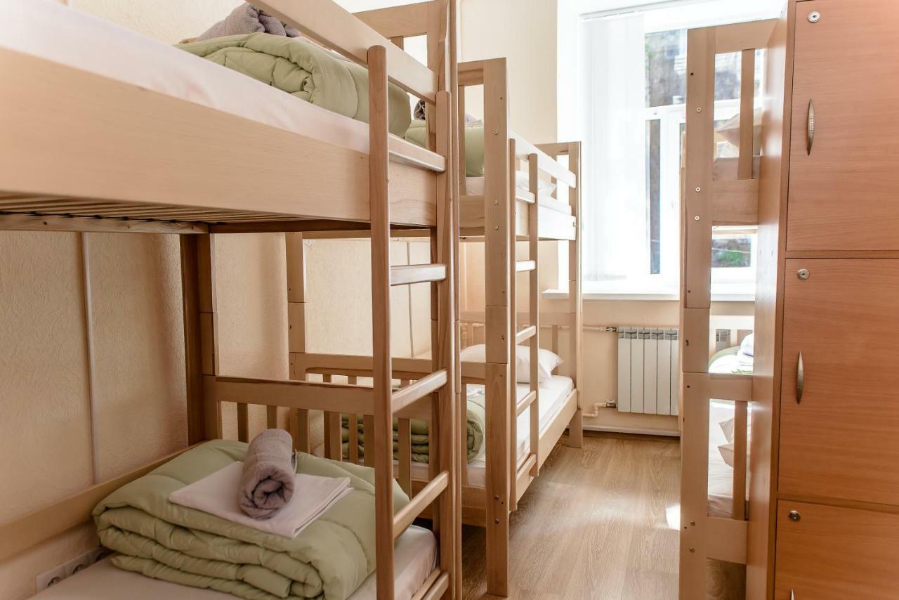 Globus Lipki Hostel Kiev Bagian luar foto