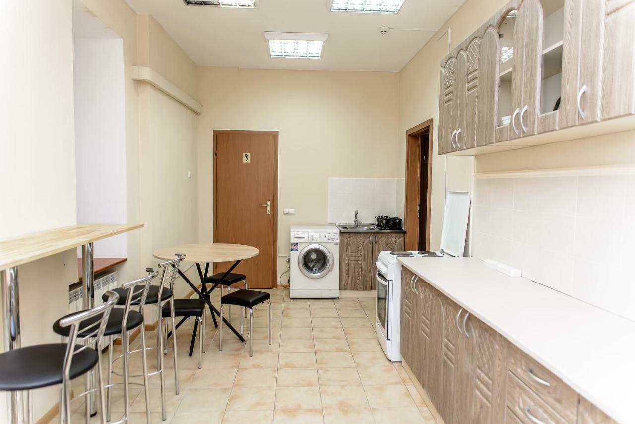 Globus Lipki Hostel Kiev Bagian luar foto