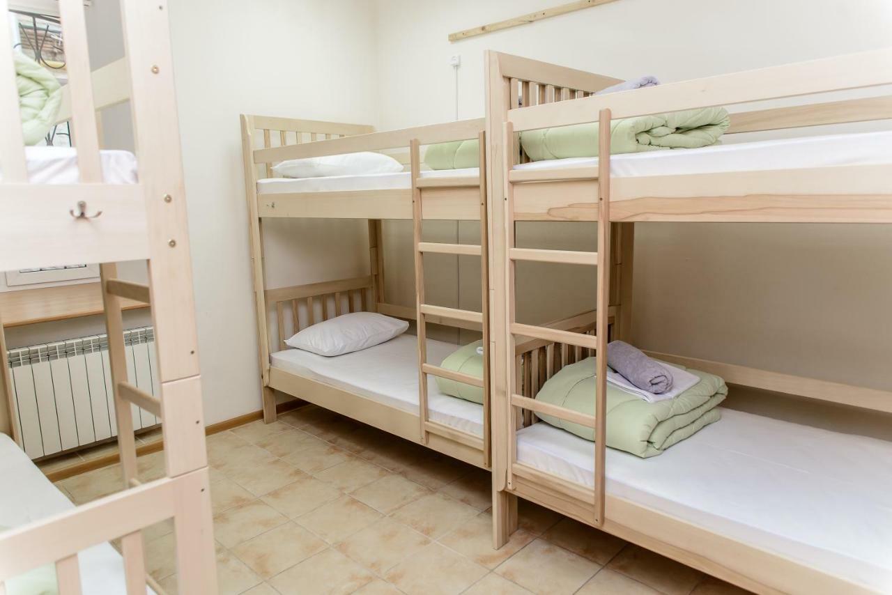 Globus Lipki Hostel Kiev Bagian luar foto