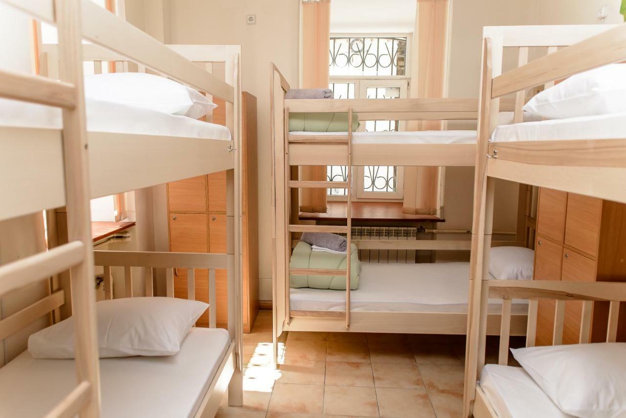 Globus Lipki Hostel Kiev Bagian luar foto