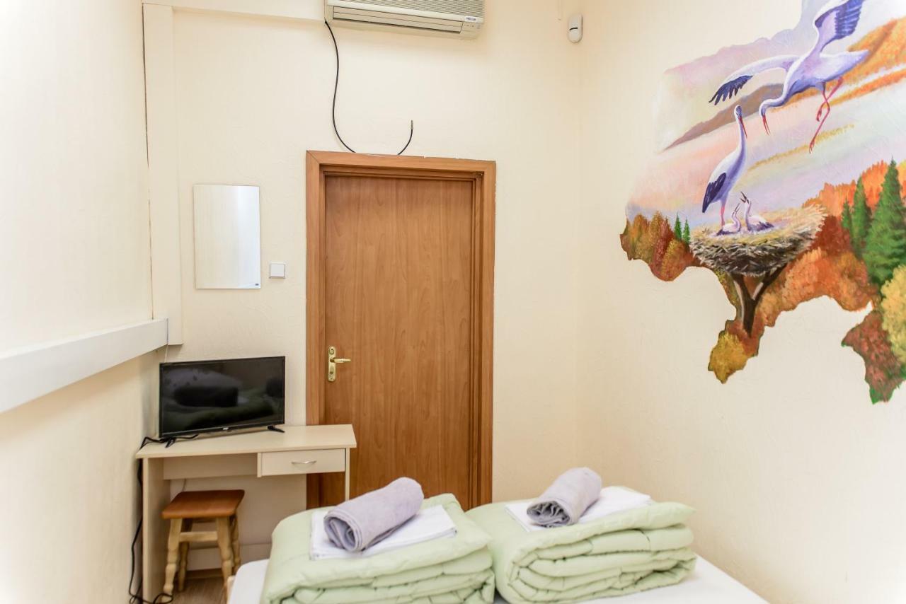 Globus Lipki Hostel Kiev Bagian luar foto
