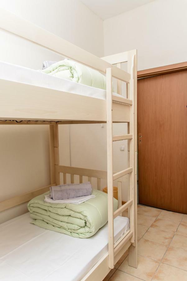 Globus Lipki Hostel Kiev Bagian luar foto