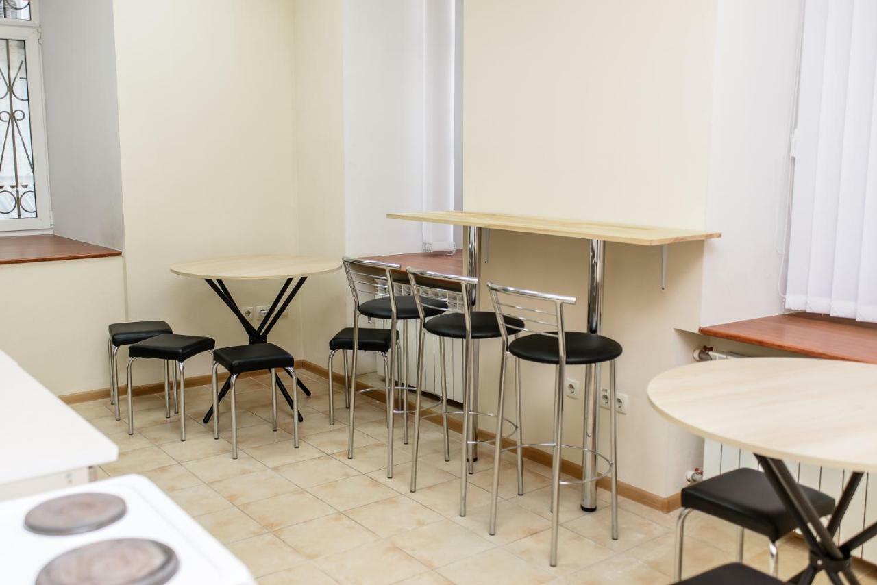Globus Lipki Hostel Kiev Bagian luar foto