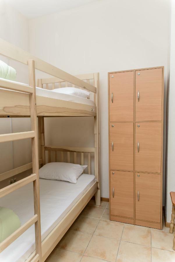 Globus Lipki Hostel Kiev Bagian luar foto