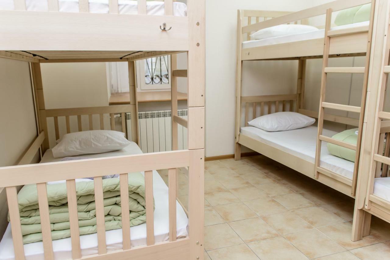 Globus Lipki Hostel Kiev Bagian luar foto