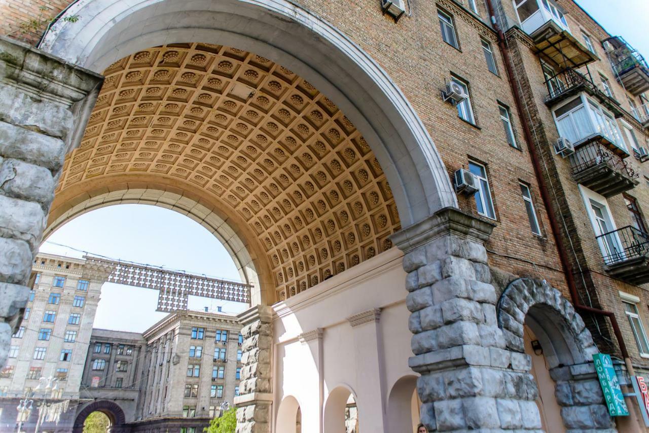 Globus Lipki Hostel Kiev Bagian luar foto