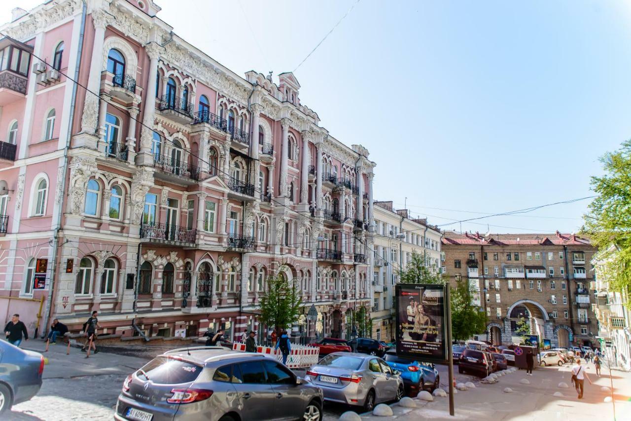Globus Lipki Hostel Kiev Bagian luar foto